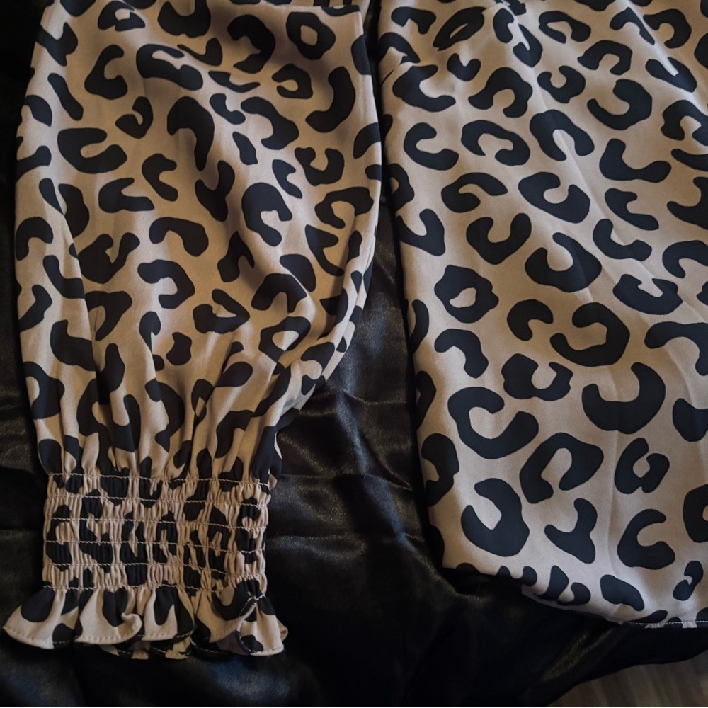 Kate Spade Tan Leopard Print long sleeve Blouse - Picture 6 of 15